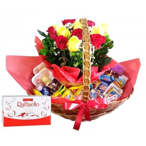 Cesta de Café Especial c/ 40 itens + Arranjo de Rosas + Chocolate